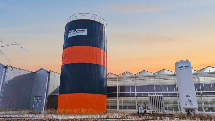 Commercial greenhouse with two levels